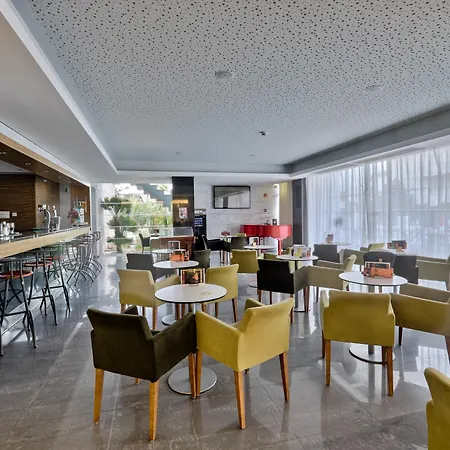 Muthu Clube Da Oura Aparthotel